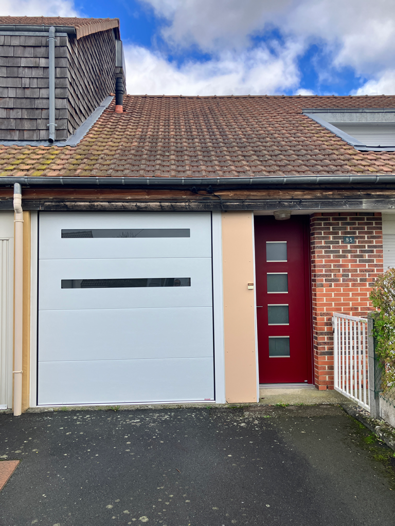 Installation d’une porte d’entrée et d’une porte de garage à Livarot